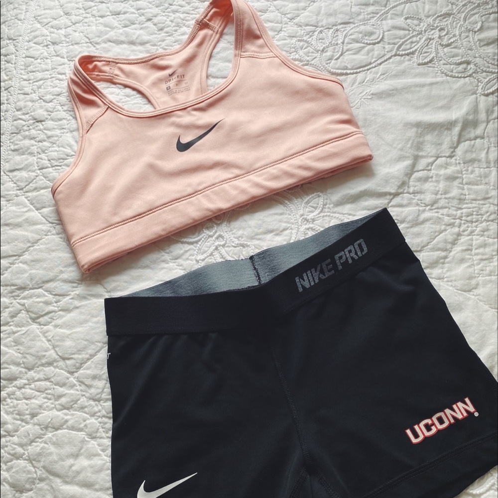 Nike Swoosh Sports Bra - Picture 3 of 7